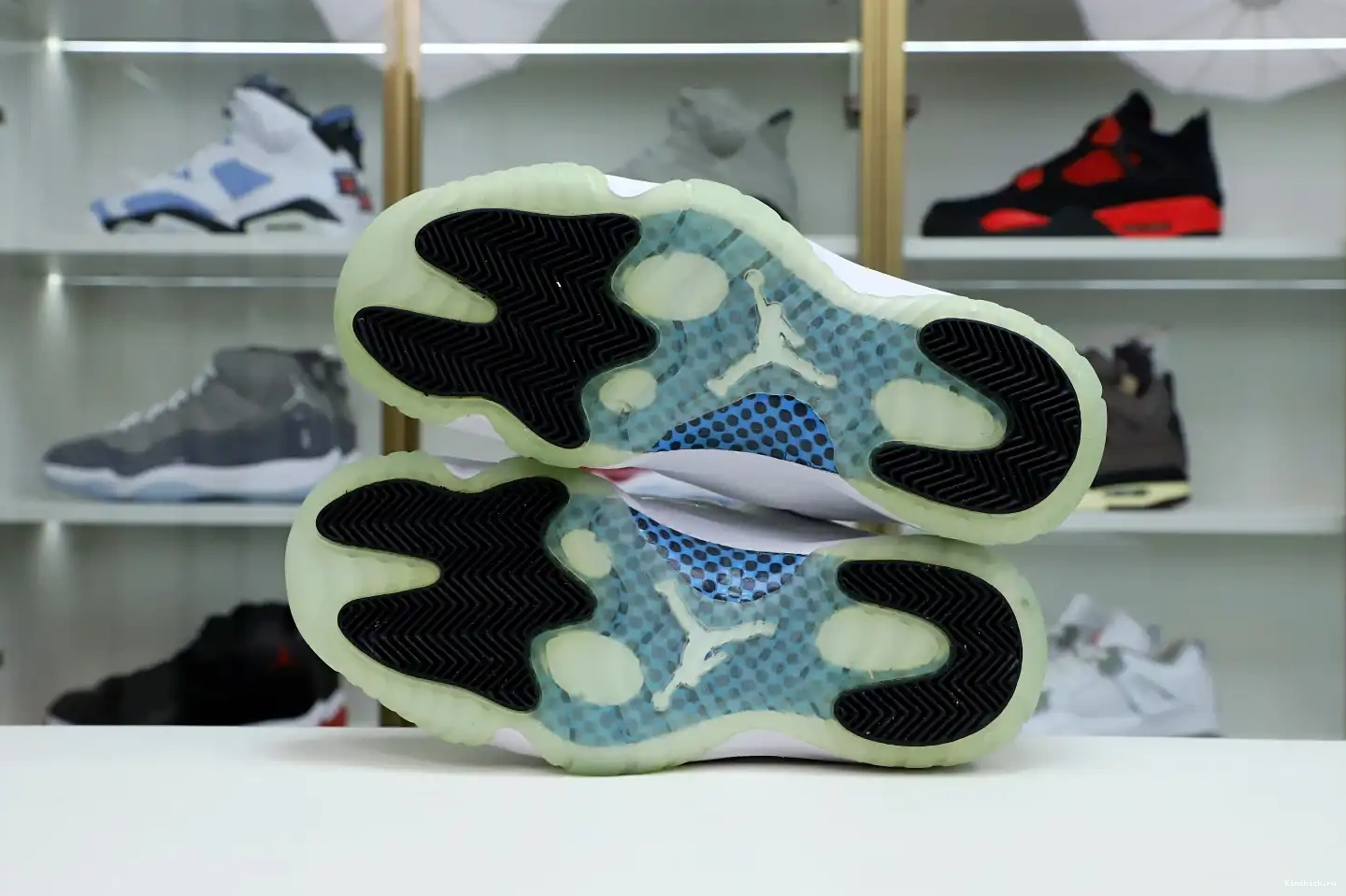 JORDAN Kimikick LOW BLUE AIR LEGEND RETRO 11 0428